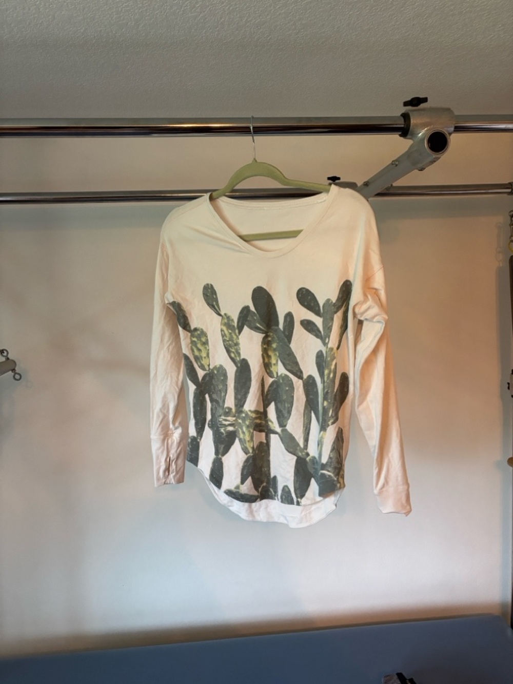 Lululemon Weekend Long Sleeve White / Prickly Pear Multi Size 6